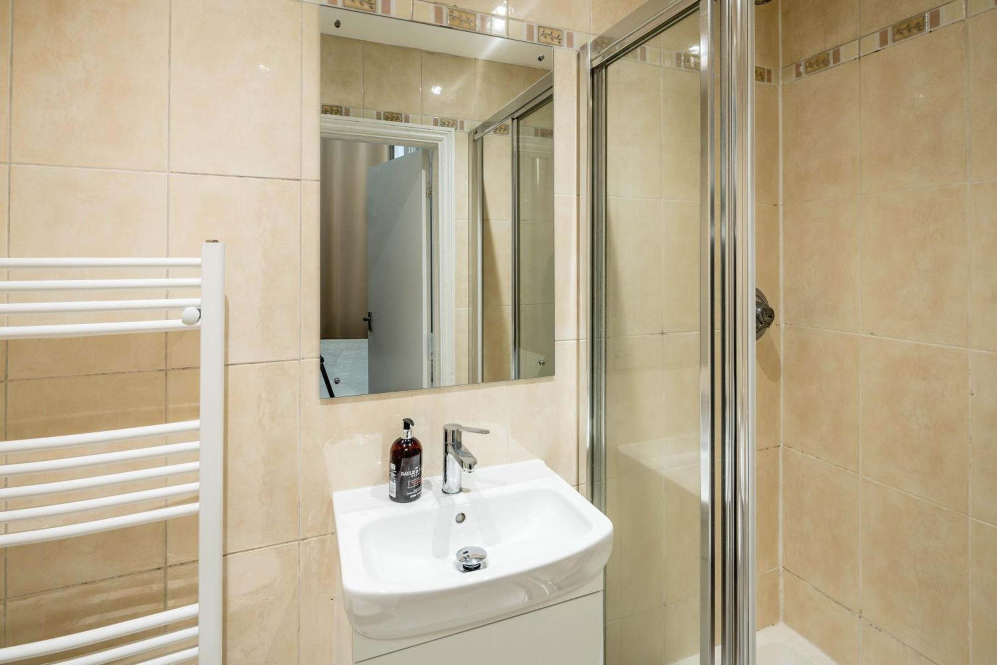 Gloucester Station Gem: 3 Bedroom Oasis London Kültér fotó